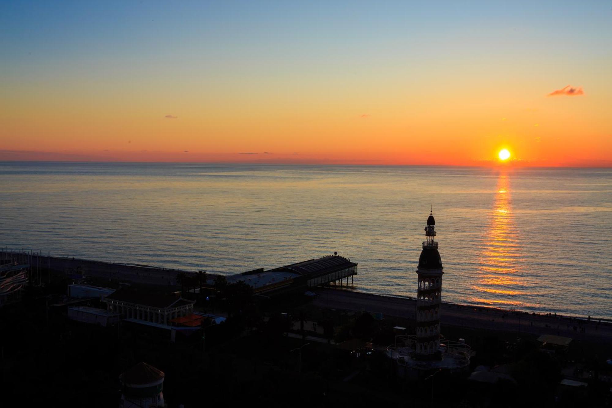 Sea Side Apartments In Orbi City Batumi Bagian luar foto